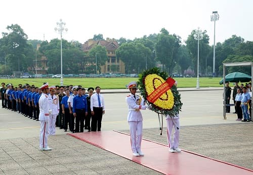 129 Bí thư chi đoàn tiêu biểu báo công dâng Bác