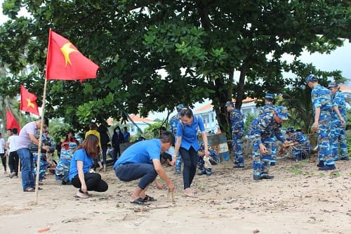 Vùng 5 Hải quân: Phát động chiến dịch “Thanh niên Hải quân chung tay làm sạch biển và chống rác thải nhựa”