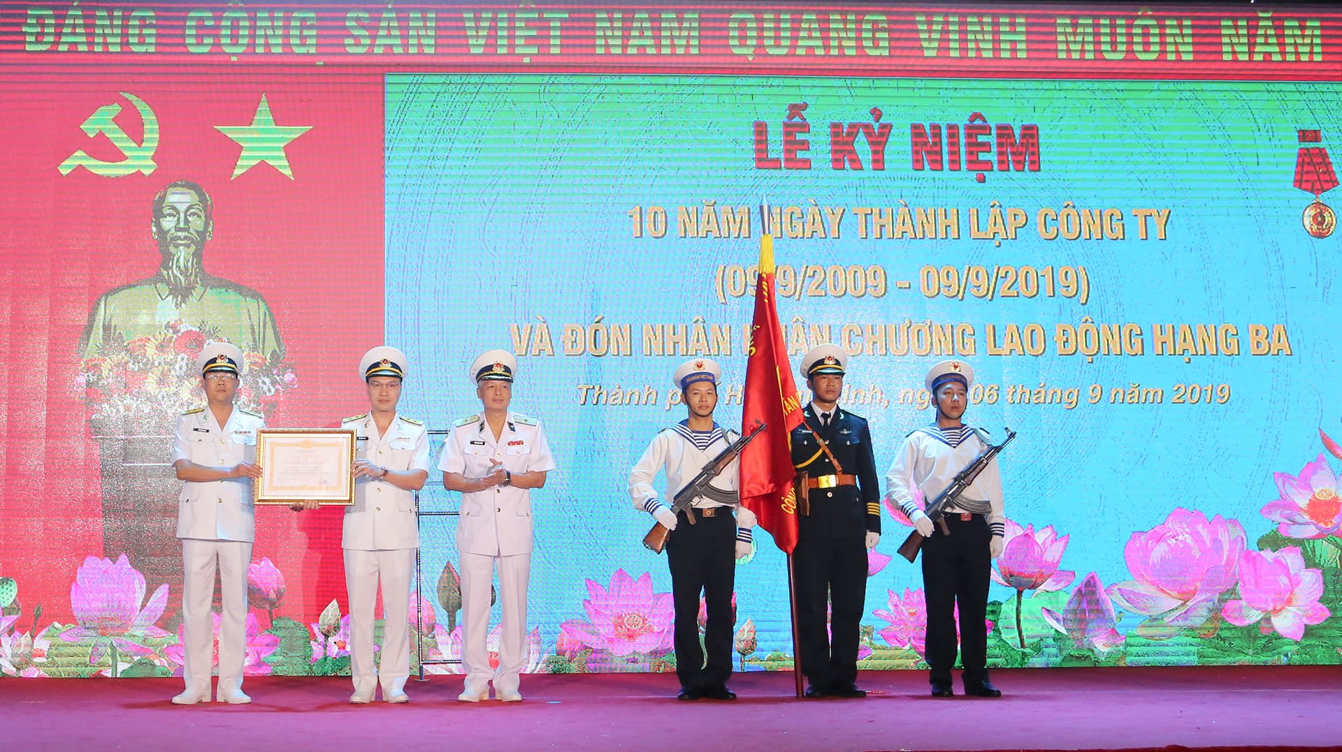 Công ty CP Vận tải thủy Tân cảng: Đón nhận Huân chương Lao động hạng Ba