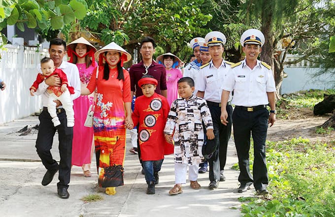 Quân dân Trường Sa phấn khởi đón xuân