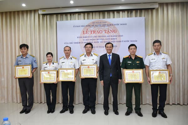 Khen thưởng 40 tập thể, cá nhân có thành tích xuất sắc trong công tác về người Việt Nam ở nước ngoài