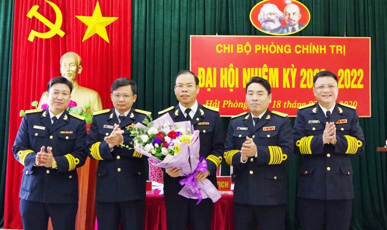Chi bộ Phòng Chính trị được chọn đại hội trước trong Đảng bộ Viện Kỹ thuật Hải quân