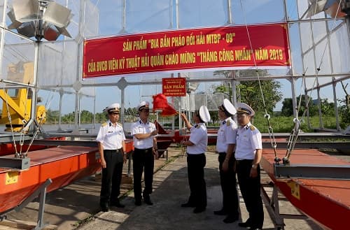 Viện Kỹ thuật Hải quân: Gắn biển công trình chào mừng Tháng công nhân