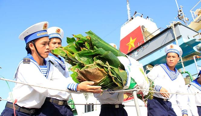 Mang Tết đến với Trường Sa