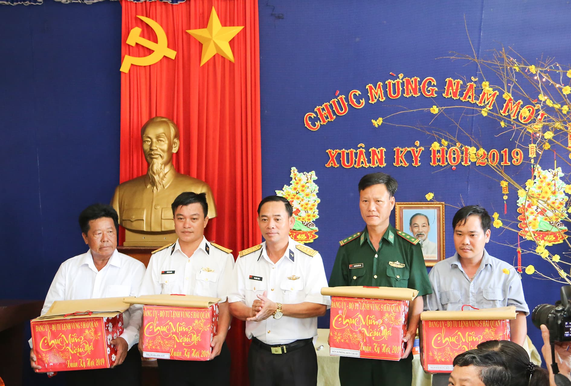 Đoàn công tác Vùng 5 hoàn thành nhiệm vụ thăm và chúc tết quân và dân các đảo Tây Nam