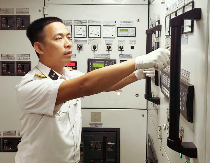 Trưởng ngành Cơ điện đam mê nghiên cứu trang bị mới