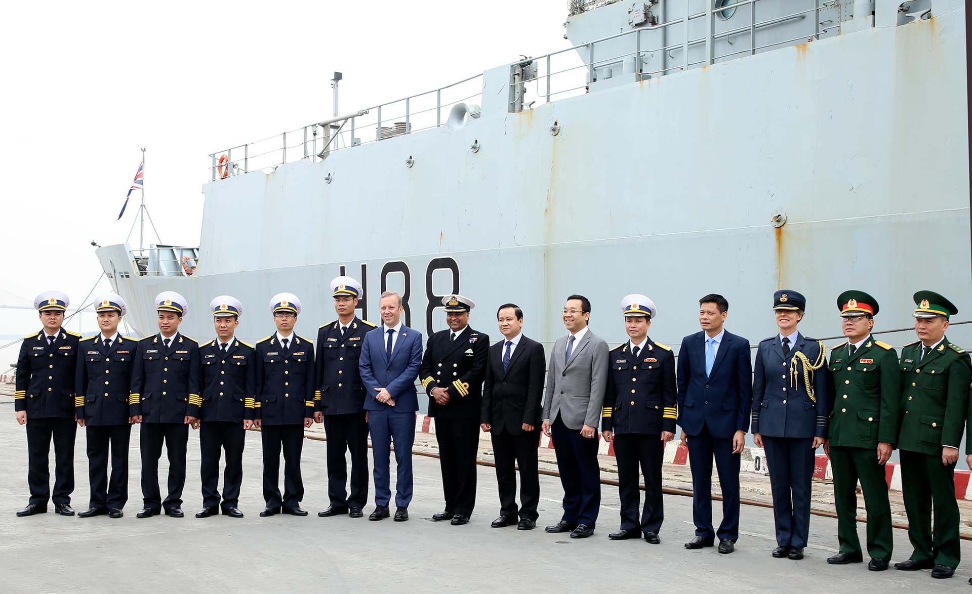 Tàu HMS Enterprise Hải quân Hoàng gia Anh cập cảng Tân Vũ thăm thành phố Hải Phòng