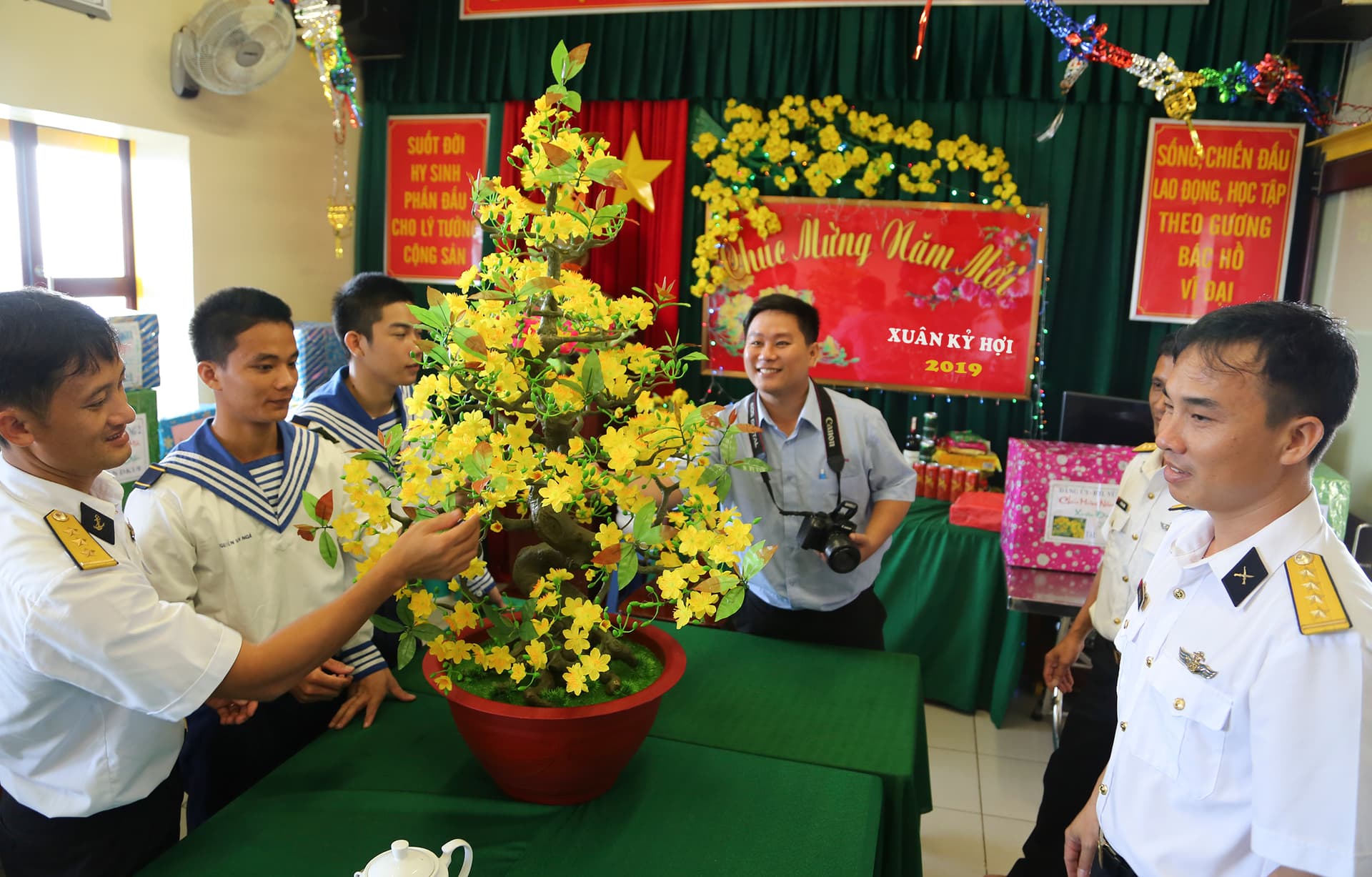 Khúc hoan ca Nhà giàn chào Xuân