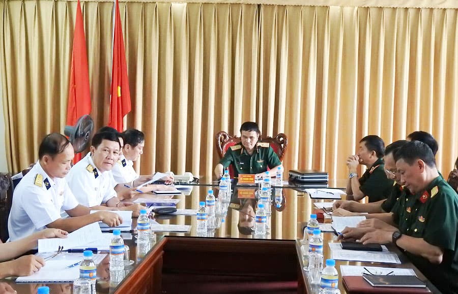 Đoàn cán bộ Binh chủng Đặc công kiểm tra Lữ đoàn 126
