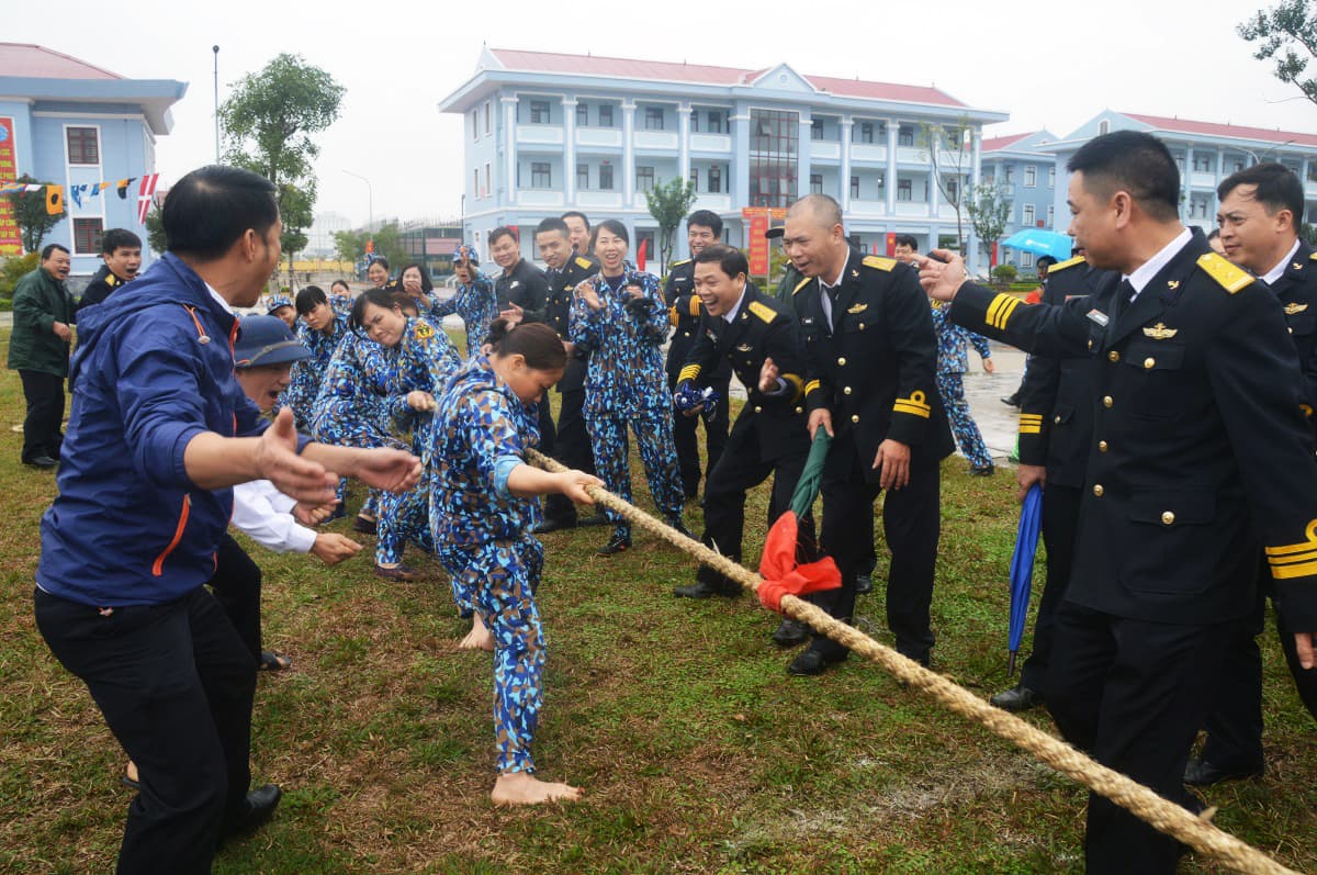 Trung tâm 47 tổ chức giải thể thao chào mừng Ngày truyền thống