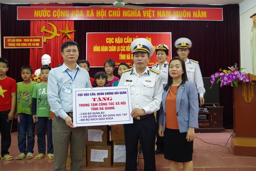 Cục Hậu cần Hải quân nói chuyện chuyên đề về biển, đảo tại Hà Giang