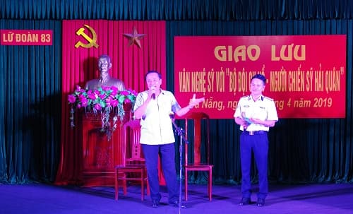 Giao lưu “Bộ đội Cụ Hồ-Người chiến sĩ Hải quân”