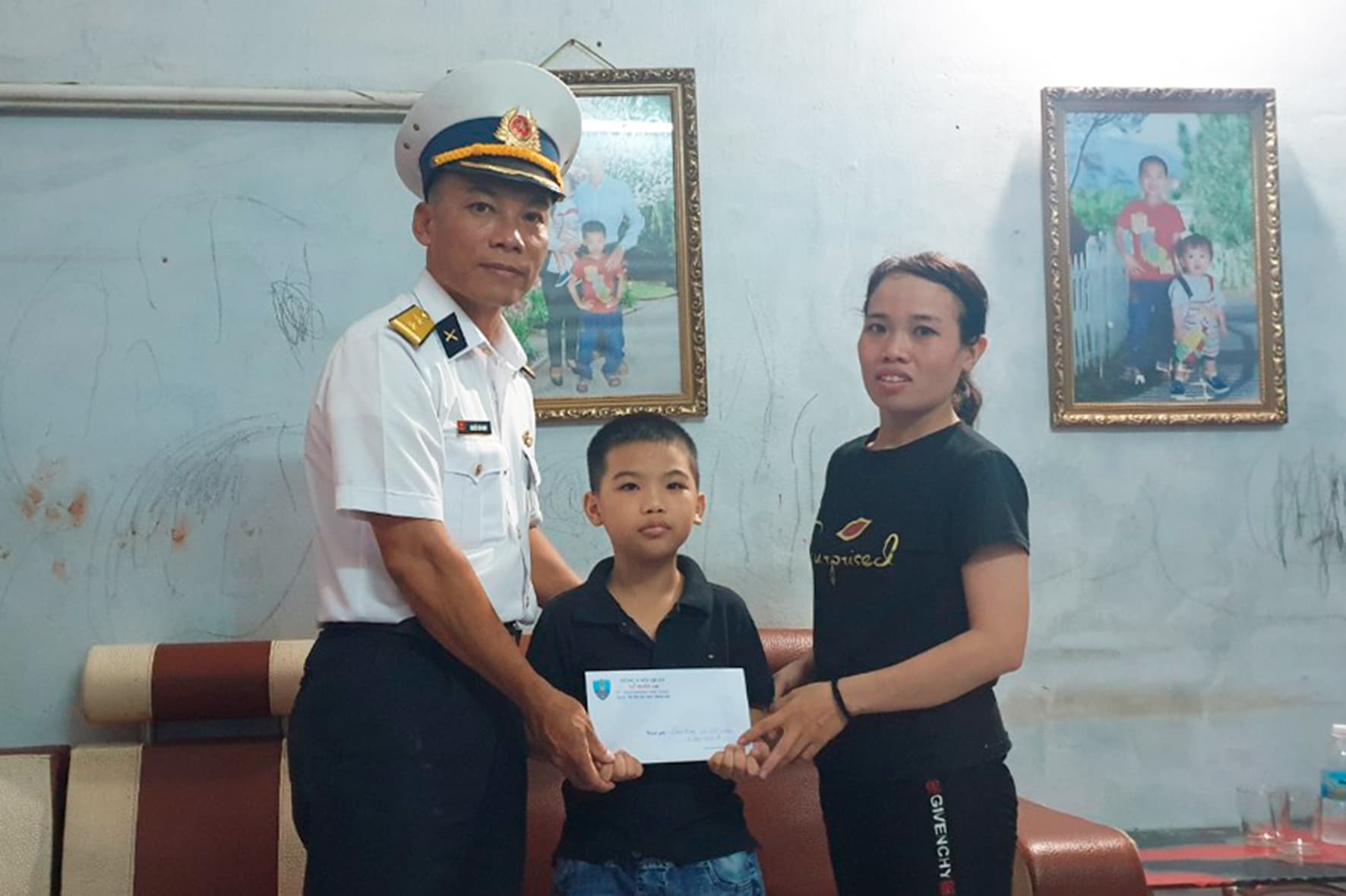 Lữ đoàn 146: Trao tiền quỹ Bảo trợ trẻ em của Quân chủng