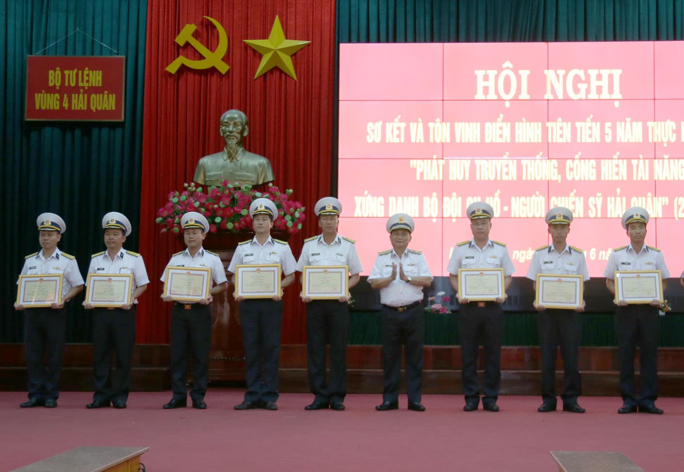 Vùng 4 Hải quân: Sơ kết thực hiện Cuộc vận động “Phát huy truyền thống, cống hiến tài năng, xứng danh Bộ đội Cụ Hồ - Người chiến sĩ Hải quân”