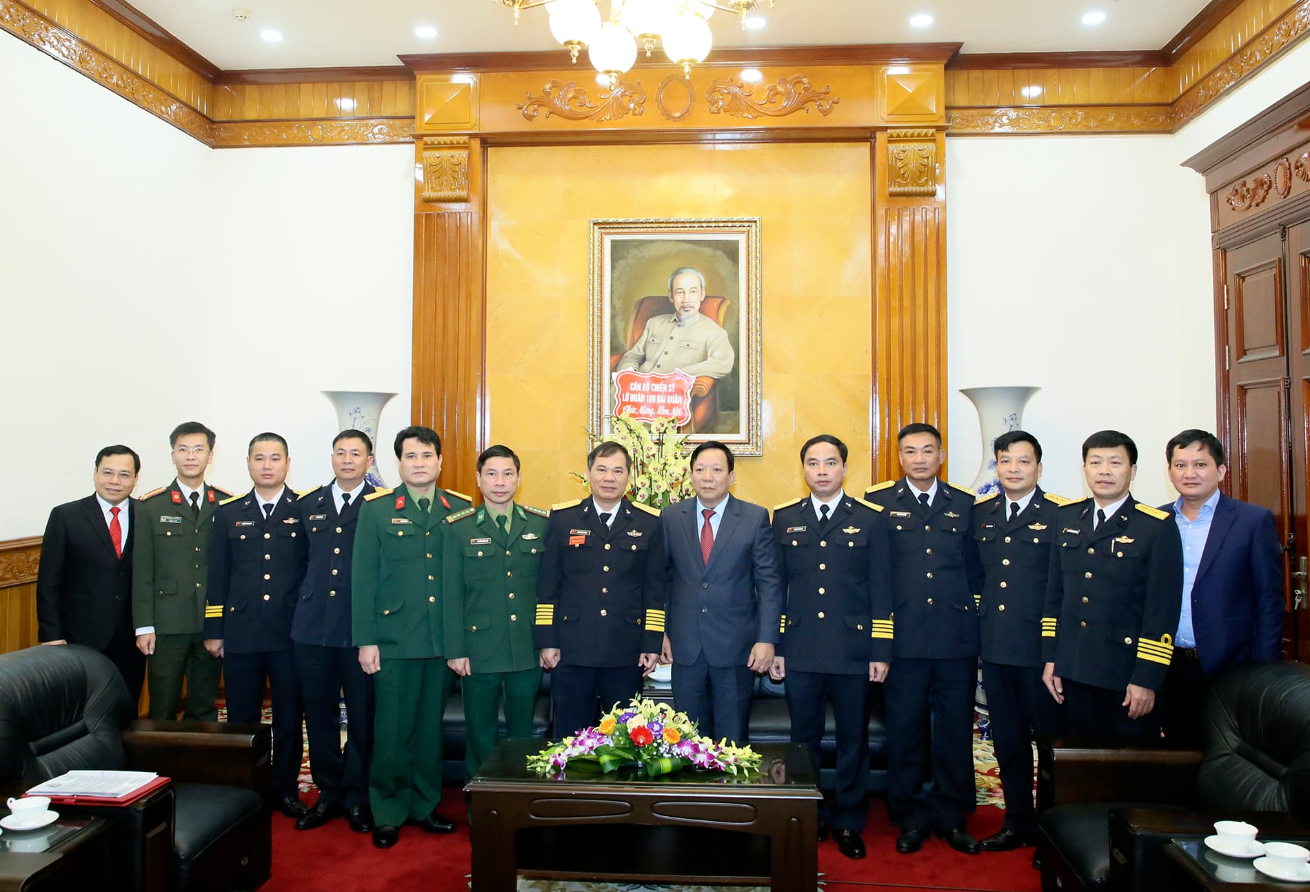 Đoàn công tác Lữ đoàn 189 thăm UBND thành phố Hải Phòng
