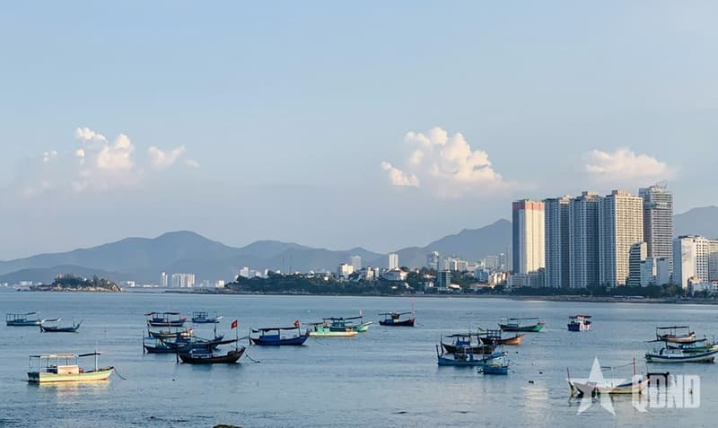 Về Nha Trang nghe sóng biển kể chuyện