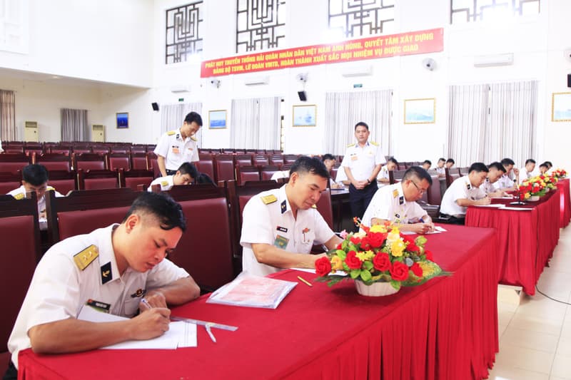 Lữ đoàn 162 nâng cao chất lượng đội ngũ giảng dạy chính trị