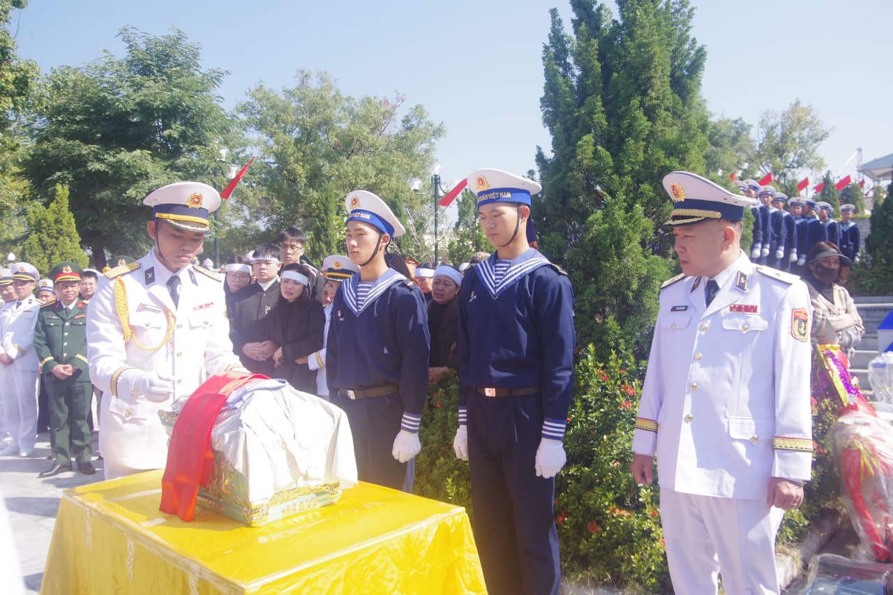 Trao Bằng “Tổ quốc ghi công” liệt sĩ Phạm Văn Tuân