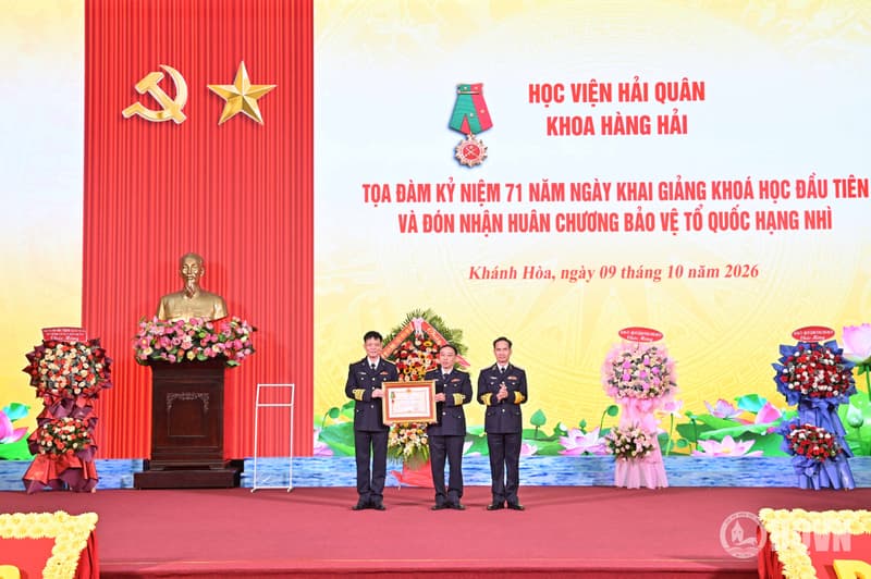 Khoa Hàng hải Học viện Hải quân đón nhận Huân chương Bảo vệ Tổ quốc hạng Nhì