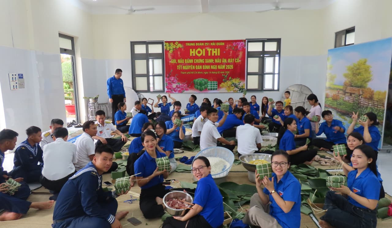 Trung đoàn 251 tổ chức Hội thi gói bánh chưng