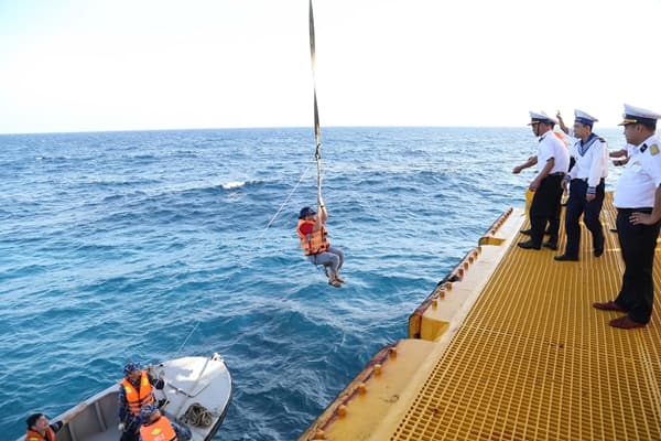 Hành trình mang hương vị Tết đến các nhà giàn DK1