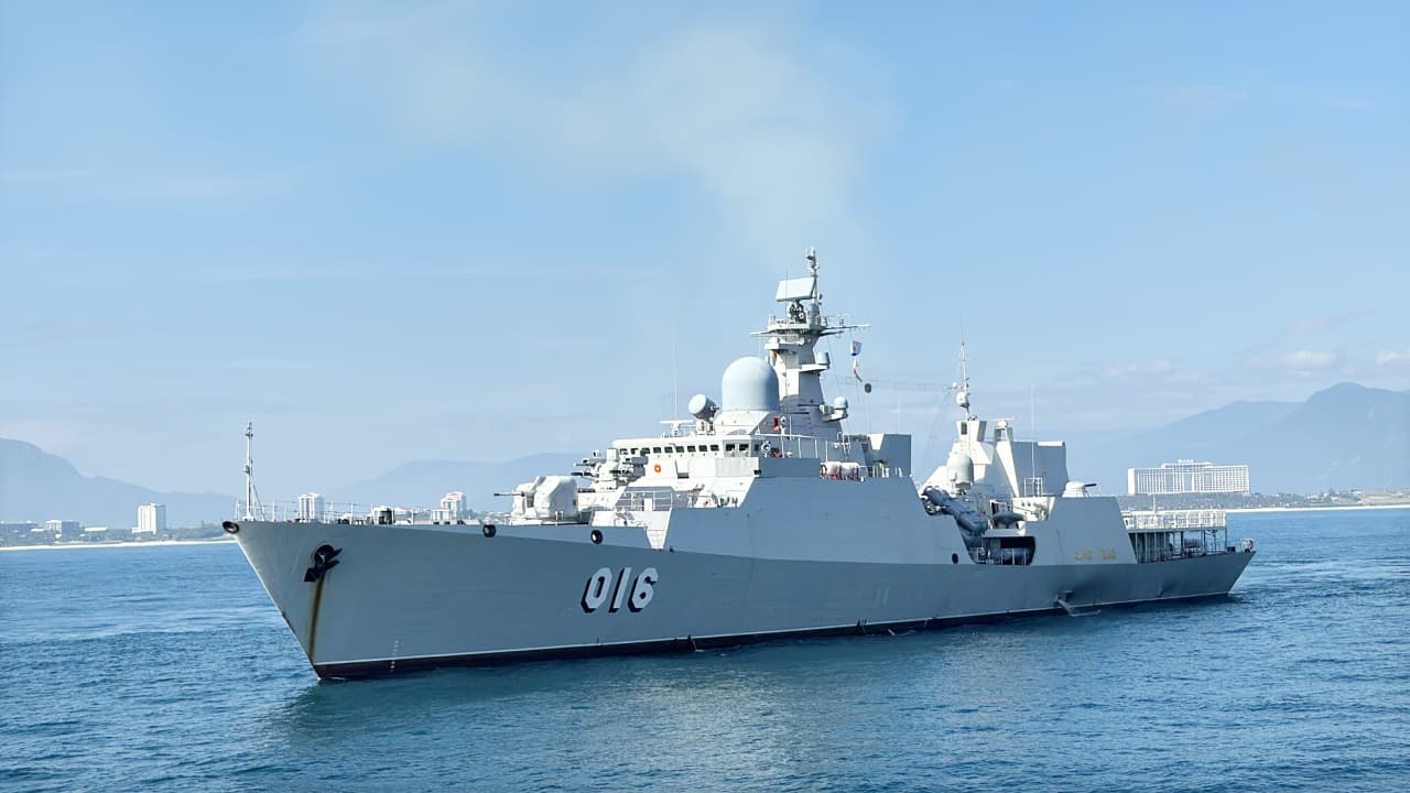 Tàu 016-Quang Trung thăm Australia