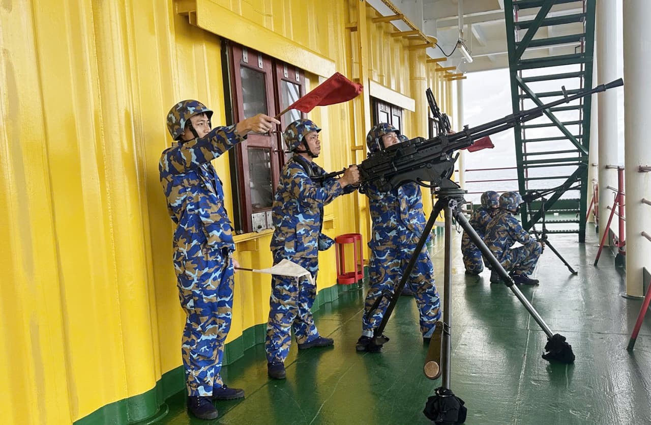 CÁN BỘ, CHIẾN SĨ HẢI QUÂN VUI XUÂN MỚI