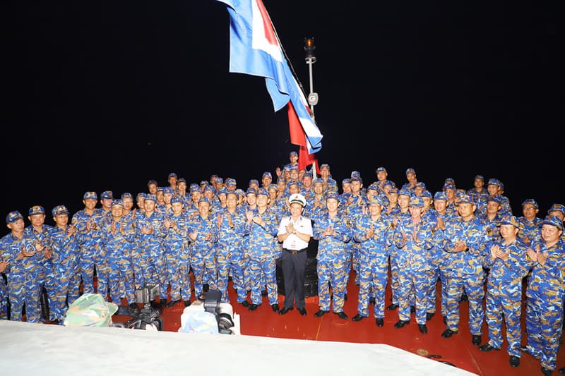 Chuẩn Đô đốc Nguyễn Thiên Quân chúc tết cán bộ, chiến sĩ tham gia Diễn tập MILAN 2026