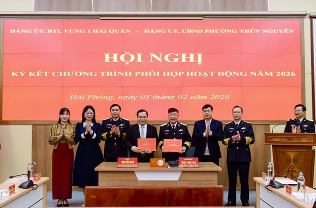 Vùng 1 Hải quân ký kết chương trình hoạt động phối hợp với phường Thuỷ Nguyên