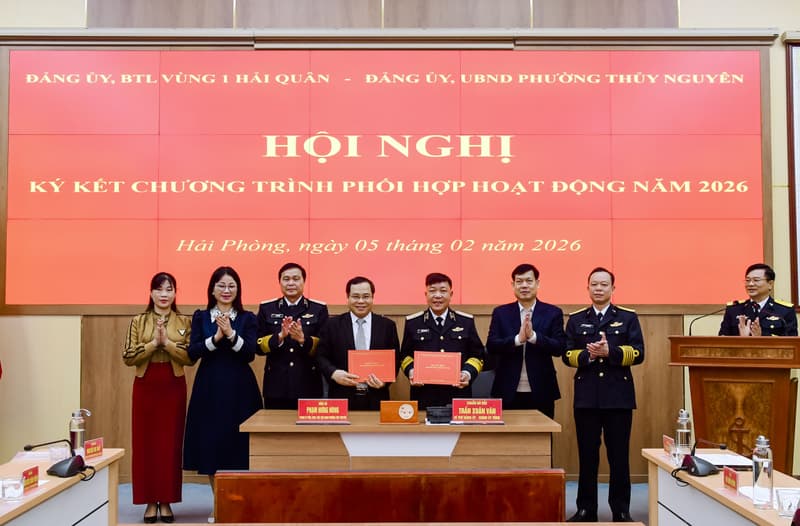 Vùng 1 Hải quân ký kết chương trình hoạt động phối hợp với phường Thuỷ Nguyên