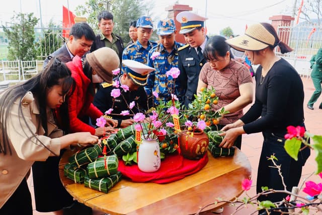 Lữ đoàn 169 tham gia chương trình “Tết hải đảo - thắm tình quân dân”
