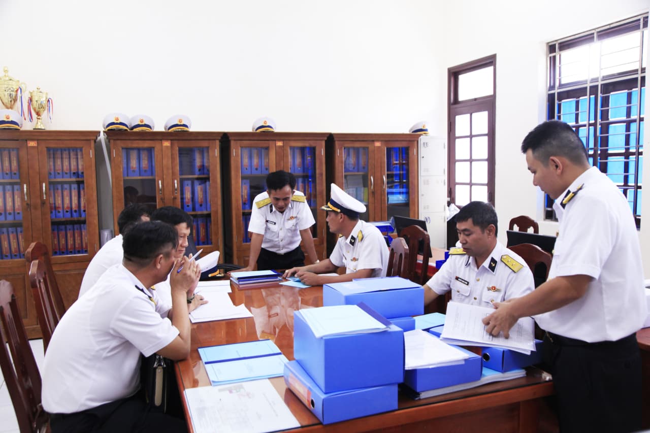 Bộ Tư lệnh Vùng 4 kiểm tra đơn vị vững mạnh toàn diện tại Lữ đoàn 162