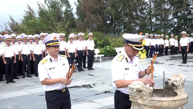Vùng 4 Hải quân dâng hương tưởng niệm các anh hùng liệt sĩ Gạc Ma