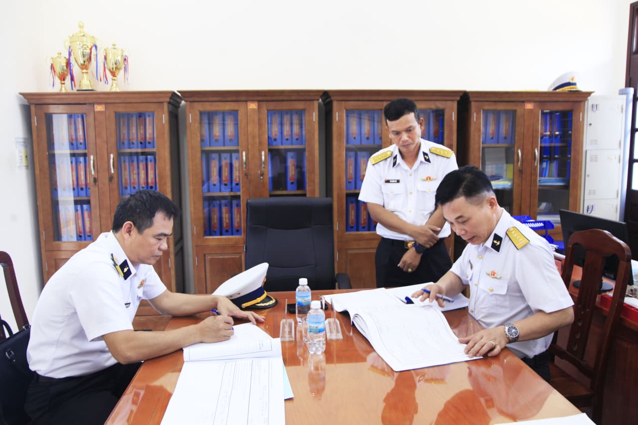 Kiểm tra, nắm tình hình huấn luyện tháng đầu tại Lữ đoàn 162