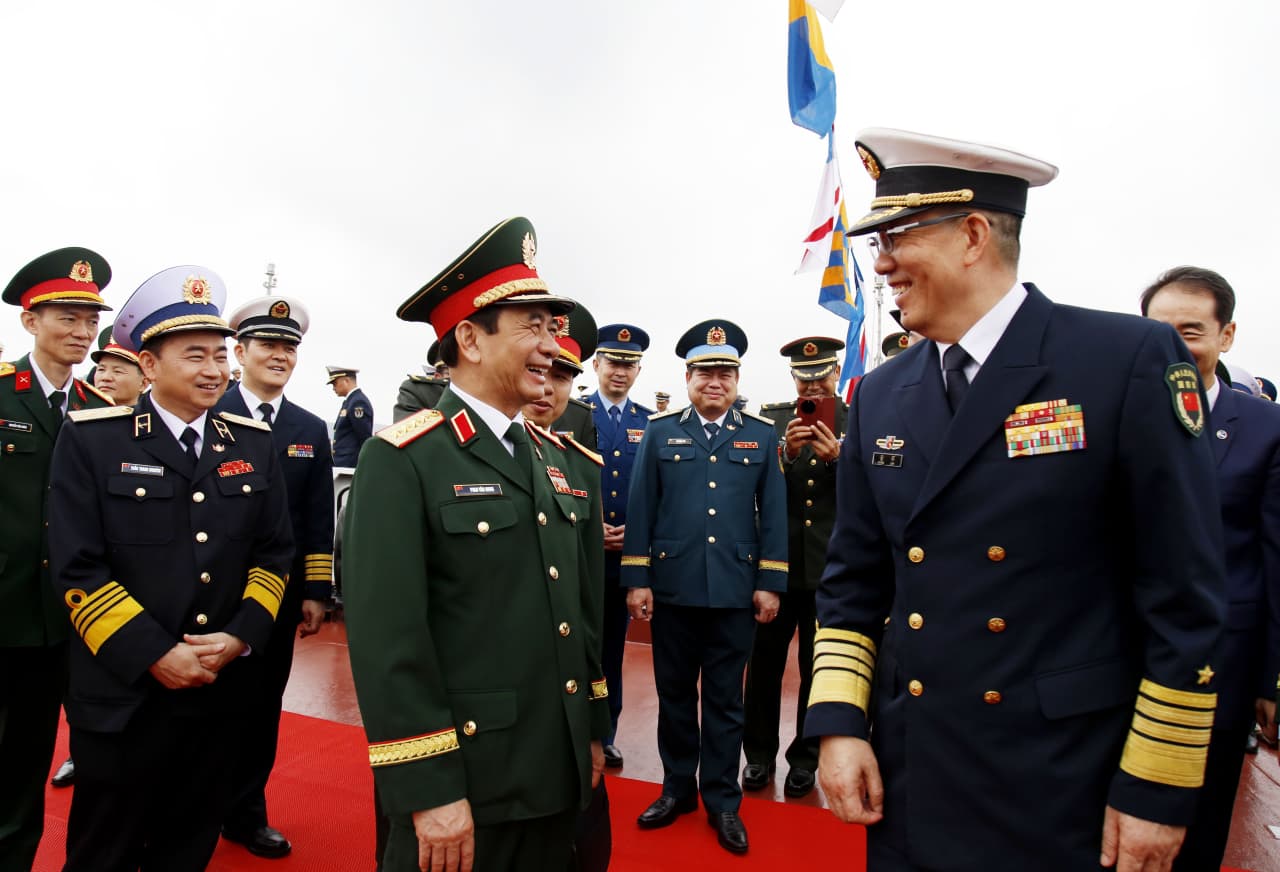 Bộ trưởng Bộ Quốc phòng Việt Nam và Trung Quốc dự Lễ khởi hành tuần tra liên hợp hải quân