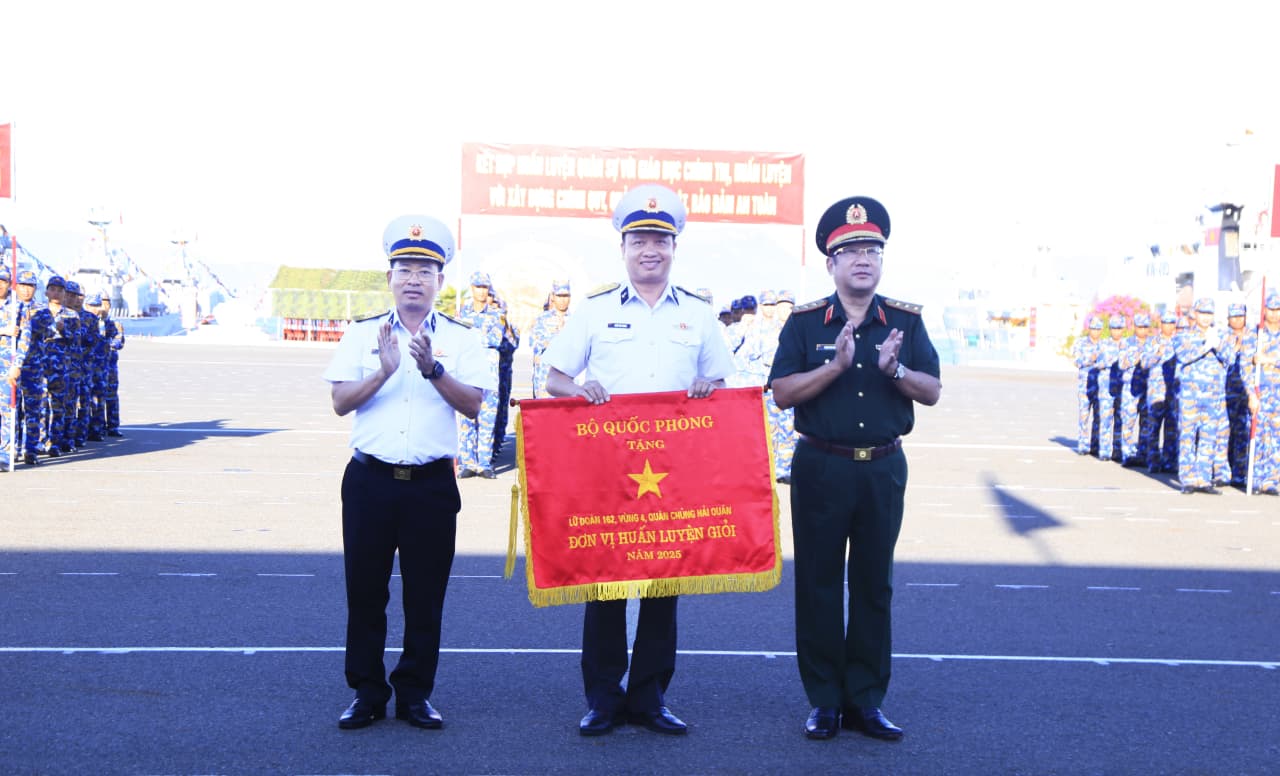 Các đơn vị trong Quân chủng Hải quân ra quân huấn luyện năm 2026