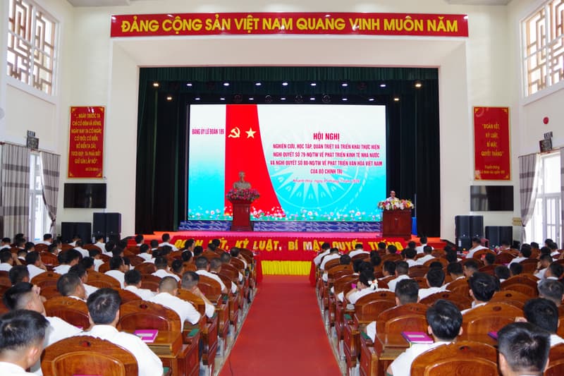 Lữ đoàn 189 quán triệt và triển khai nghị quyết của Bộ Chính trị