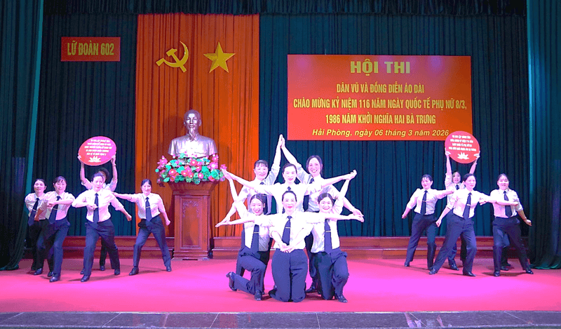 Sôi nổi Hội thi dân vũ và đồng diễn áo dài ở Lữ đoàn 602