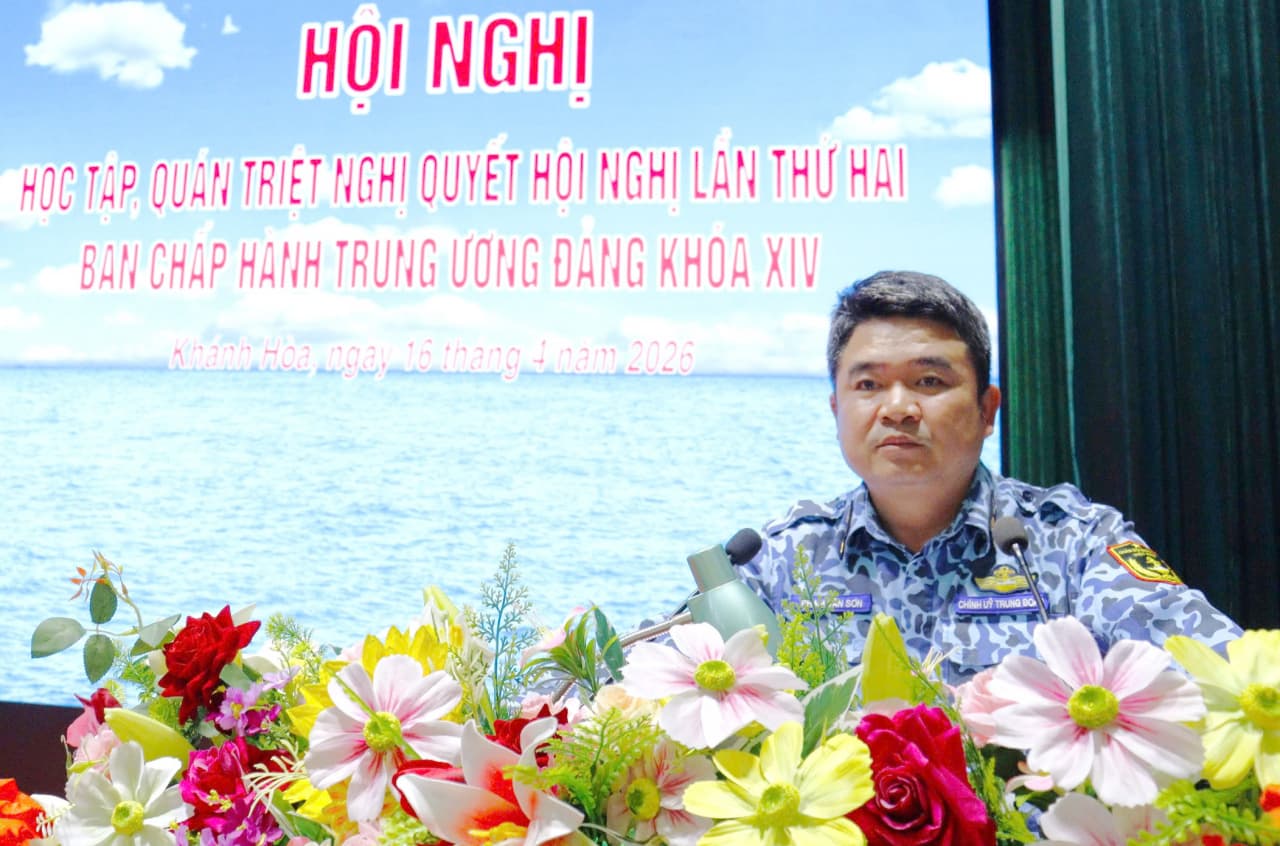 Trung đoàn 196 quán triệt, học tập Nghị quyết Trung ương 2