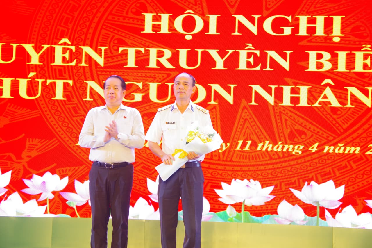 Đưa biển đảo đến gần hơn với cán bộ, đảng viên và học sinh TP. Hồ Chí Minh