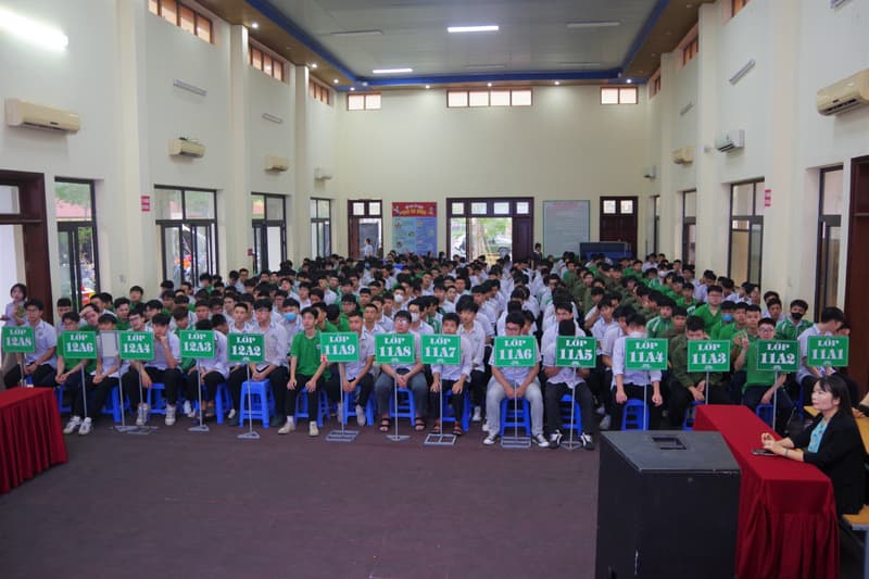 Lữ đoàn 170 tuyên truyền biển đảo và thu hút nguồn nhân lực xây dựng Quân chủng Hải quân