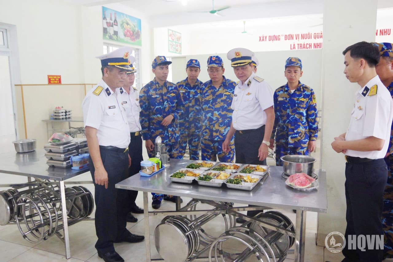 Tư lệnh Vùng 1 kiểm tra Tiểu đoàn 158