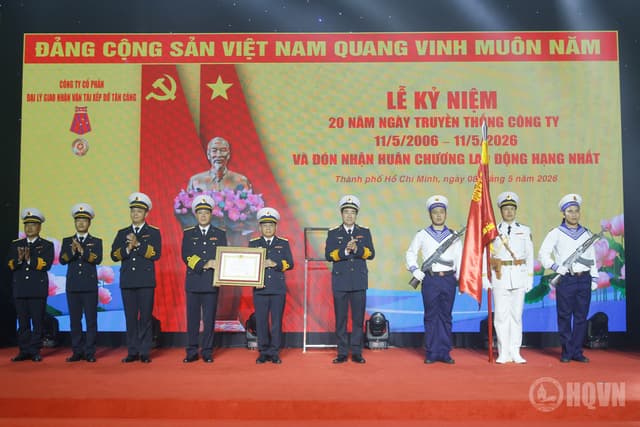 Công ty Cổ phần Đại lý giao nhận vận tải xếp dỡ Tân Cảng đón nhận Huân chương Lao động hạng Nhất