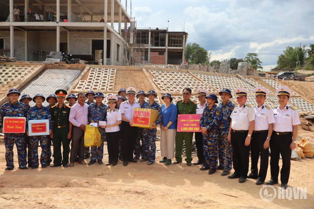 Vùng 3 kiểm tra, động viên lực lượng tham gia xây dựng trường học tại khu vực biên giới