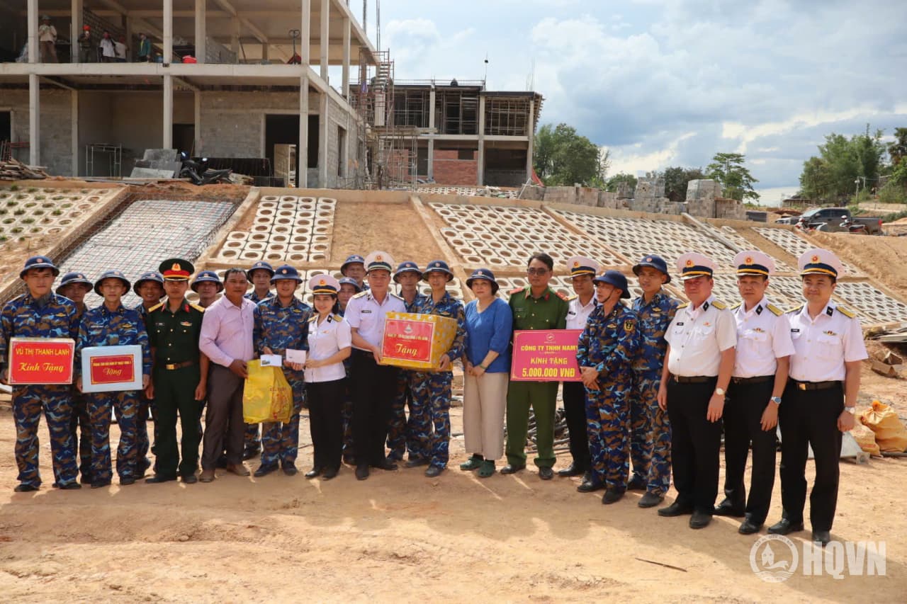 Vùng 3 kiểm tra, động viên lực lượng tham gia xây dựng trường học tại khu vực biên giới