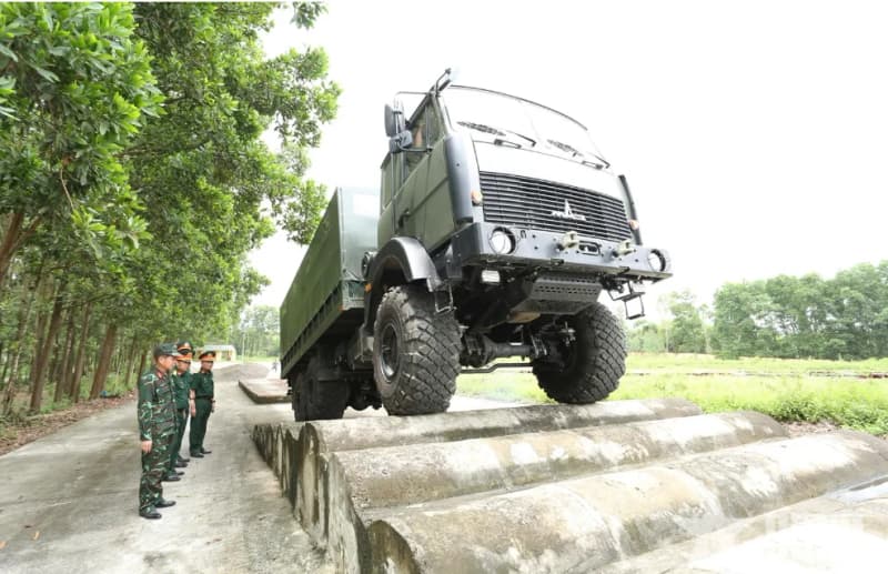 Quy định mới về điều kiện và hồ sơ học lái xe quân sự