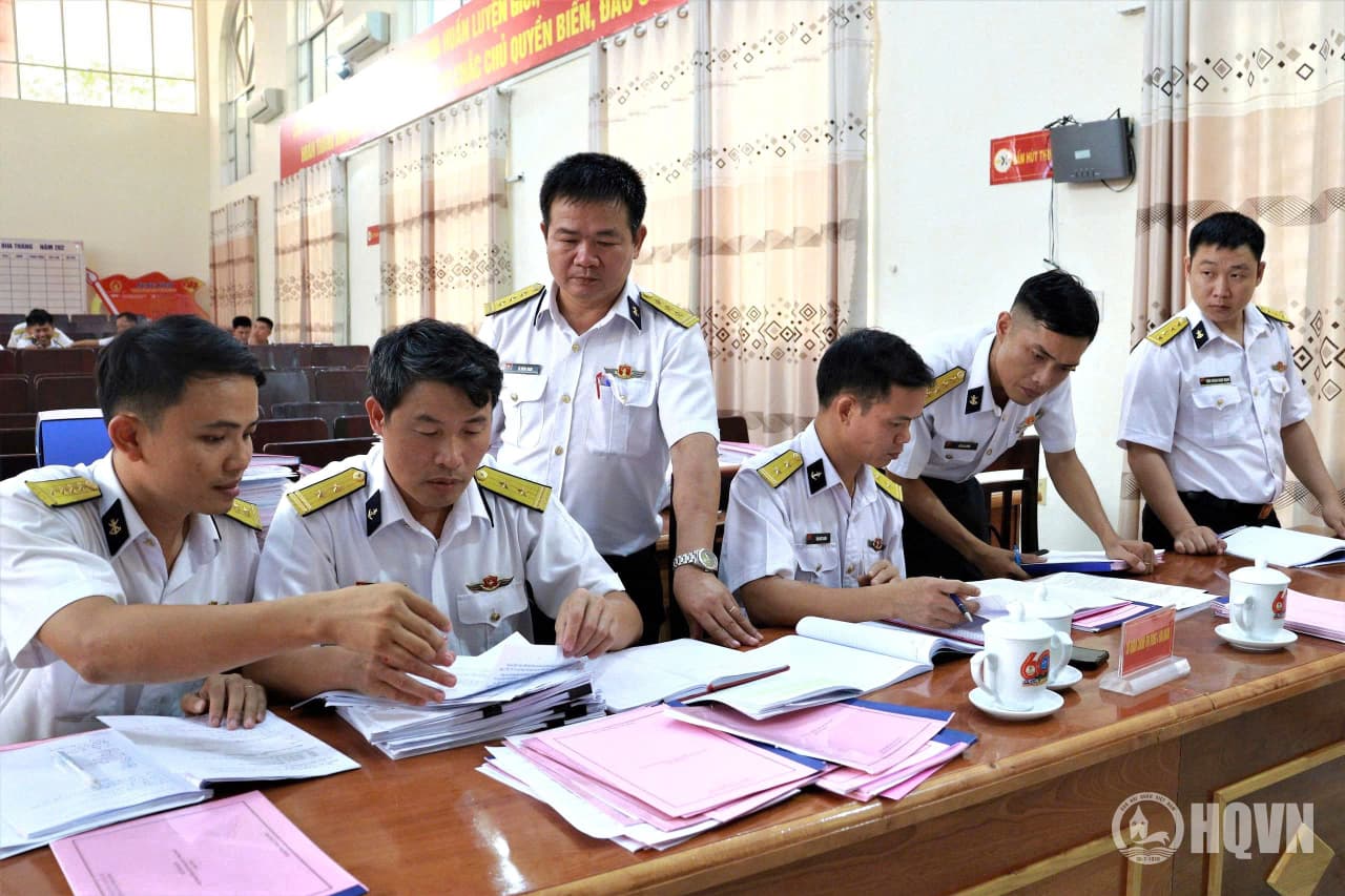 Kiểm tra hoạt động công tác đảng, công tác chính trị tại Lữ đoàn 101