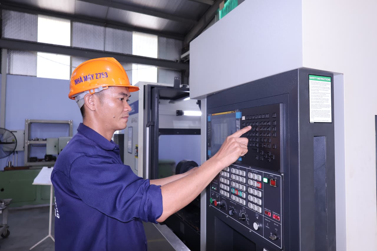 “Bàn tay vàng” của Nhà máy Z753