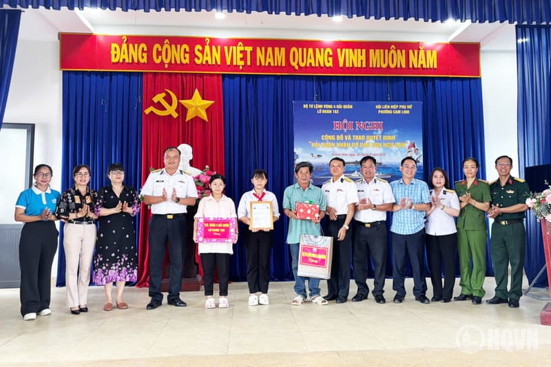 Lữ đoàn 162 nhận đỡ đầu con ngư dân có hoàn cảnh khó khăn