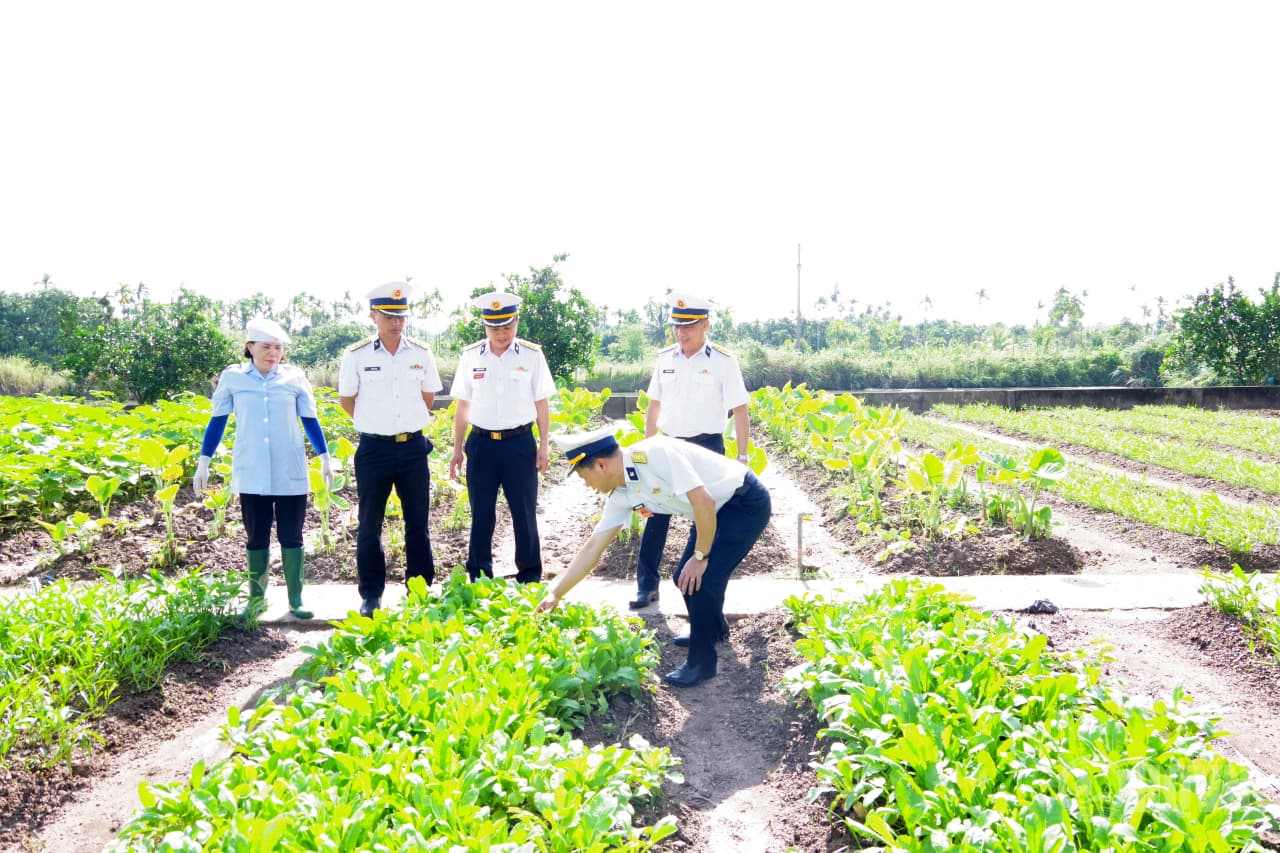 Chấm thi 4 chuyên ngành hậu cần tại Nhà máy X28